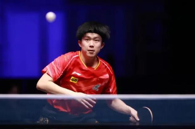 球场背后 球场背后